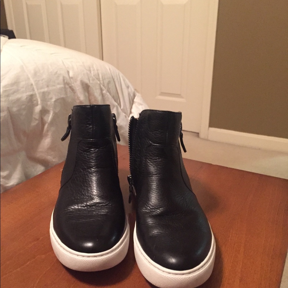 Shoes - Picture 2 of 5